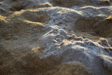 Plage de Saint-Malo le matin en hiver, sable gel&eacute;