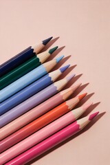 Naklejka premium A collection of colorful pencils on a pink background
