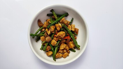 Stir-fried tempeh with green beans in bowl