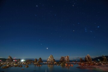 橋杭岩と星空の幻想的なコラボ情景