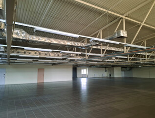 Naklejka premium Space for shop or other business in shopping center
