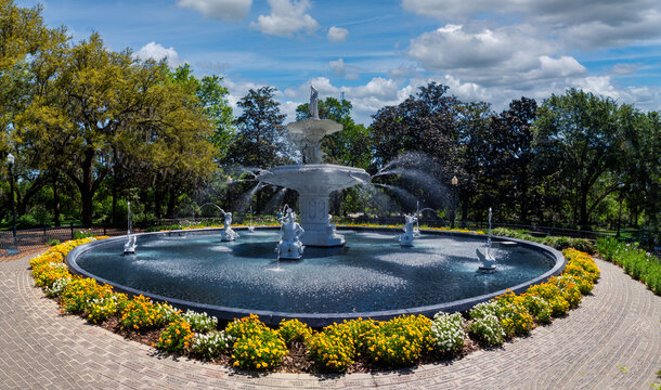 Forsyth Park Fountain: Water sprays, vibrant flowers, and lush trees.