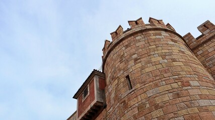 和歌山マリーナシティ、青空と欧州風の城壁