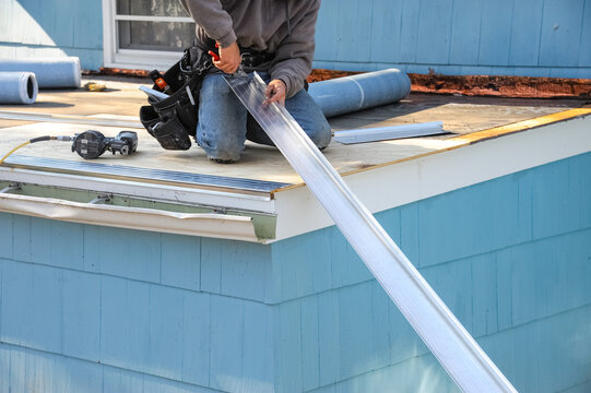worker install roof edge of the house for roof repair