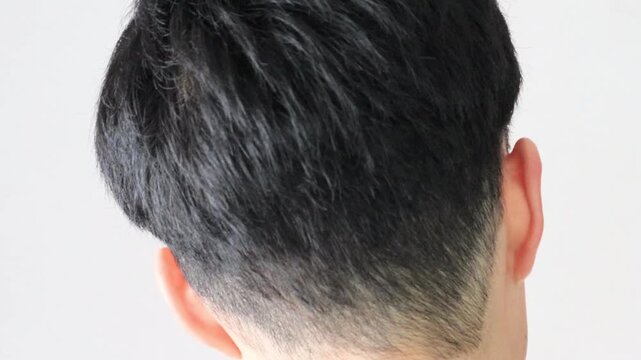 日本人男性の後ろ姿の動画
