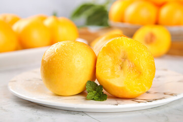 Fresh Golden Nectarines from Mengyin, Shandong - Sweet Crisp Fruit © DoSy