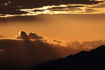 朝日に染まる雲海