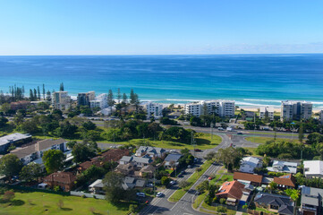 Obraz premium 着陸する飛行機から眺めるゴールドコーストのとても美しい海岸風景A beautiful view of the Gold Coast from a landing plane