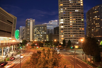 「横浜みなとみらい」の高層ビル群の日没　夜景