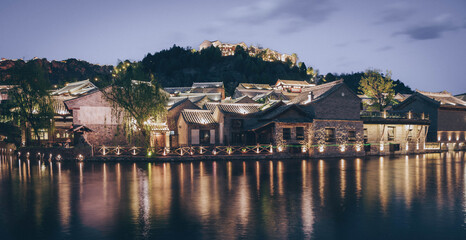 Fototapeta premium Gubei Water Town at Night - Historic Chinese Waterfront Architecture