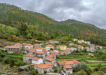 Vue du village de Peneda, dans le parc national de Peneda-Ger&ecirc;s, Minho, Portugal
