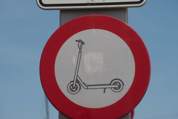 ban on driving road sing