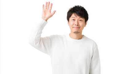 男性が白い服で笑顔で挨拶