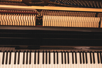Upright piano details in cozy indoor night lighting © Thomas Lemmer