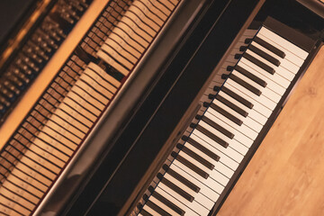 Upright piano details in cozy indoor night lighting © Thomas Lemmer