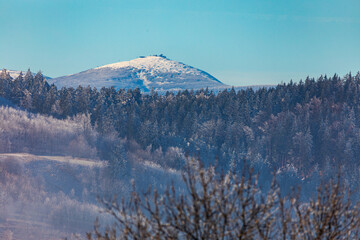 Szczyt Śnieżki widziany z Boguszowa-Gorc
