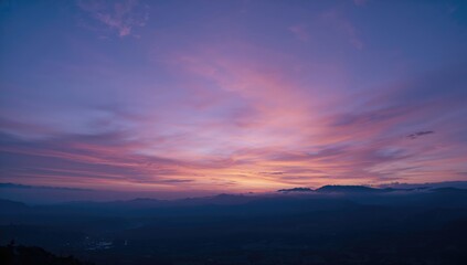 Fototapeta premium Clear blue sky transitioning at sunset, ideal for editorial header backgrounds, seasonal change