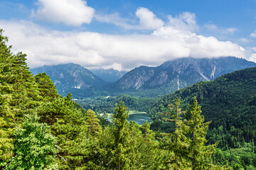 Blick vom Kalvarienberg auf den Schwansee bei F&uuml;ssen im Allg&auml;u