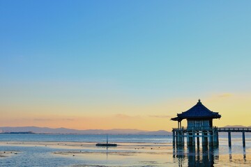 海辺の景観：夕日の輝き