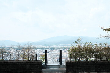 山の上からの都市の眺め