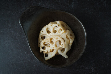 スライスした蓮根の炒め物