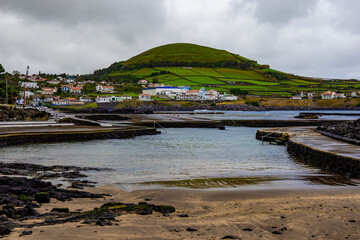 Piscinas de Porto Martins na Ilha Terceira nos A&ccedil;ores 