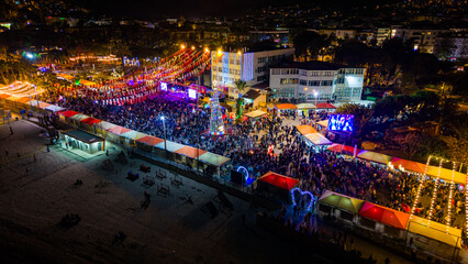 Obraz premium Drone View of Alanya Christmas Market at Night
