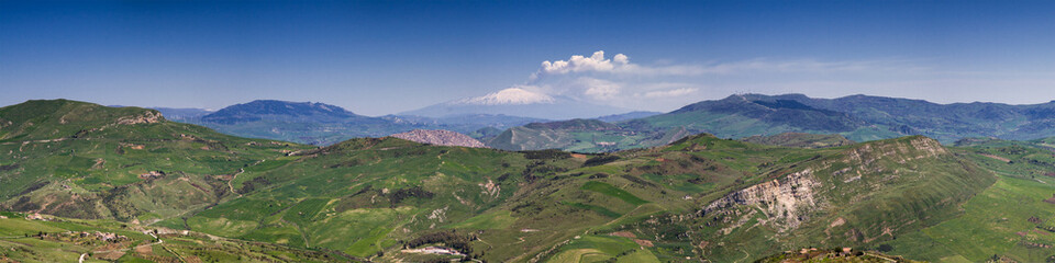 Fototapeta premium Panorama of the sicilian hillscape