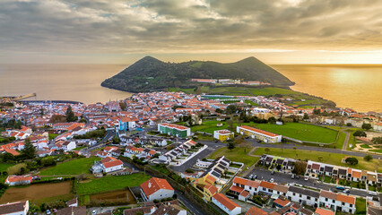 Cidade de Angra do Her&oacute;ismo na Ilha Terceira nos A&ccedil;ores 