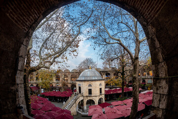 Koza Inn, located in Bursa province of T&uuml;rkiye, was built in the 15th century by II. It was built by Bayezid. Today, many workplaces and cafeterias provide service in Koza Han.