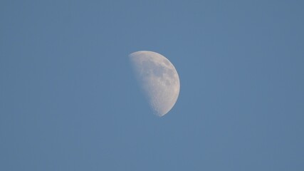 moon in the sky © Arthur