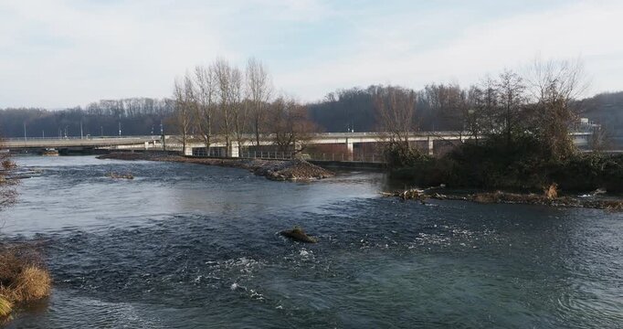 Wasserkraftwerk Rheinfelden - Umgehung des Rheinwassersmit Fischtreppen machen das Wasserkraftwerk f&uuml;r Fische passierbar
