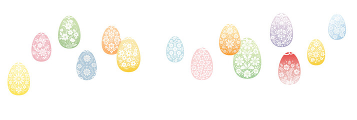 Pastellfarbige Eier mit floralem Muster h&auml;ngen an Schn&uuml;ren auf transparentem Hintergrund