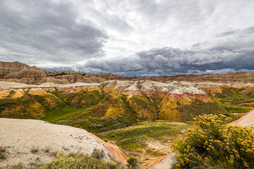 Obraz premium Beautiful landscape at Badlands National Park on a cold windy day.