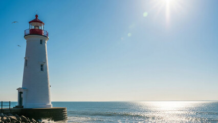 雲一つない快晴の空に映える赤い屋根の美しい灯台