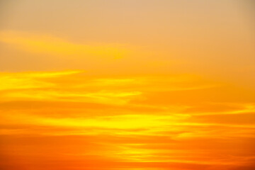 Obraz premium Enjoy a panoramic view of the skyline. The sun rises in the morning sky with colorful clouds. and beautiful cloud patterns In the soft light of the morning 