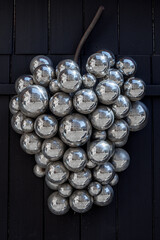 Cluster of reflective metal spheres shaped like a grape bunch