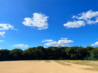 青空とグランド