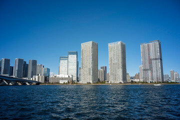 Fototapeta premium 冬の青空と豊洲から見た晴海 晴海運河 東京都江東区豊洲