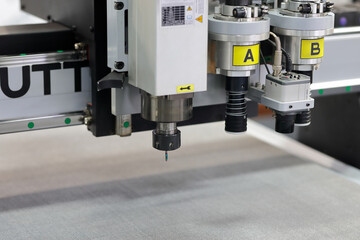 flatbed digital cutting system with milling tool