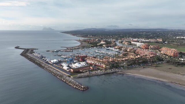 vistas del puerto de Sotogrande en el t&eacute;rmino municipal de San Roque, Andaluc&iacute;a