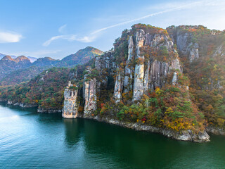 충북 옥순봉과 충주호의 가을 풍경