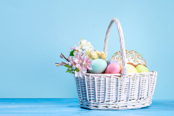 Fototapeta premium Traditional Easter basket