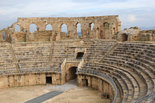 roman amphitheatre in Oudhna tunisia