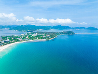 Obraz premium Summer seaside scenery at Dadonghai Beach in Sanya, Hainan.
