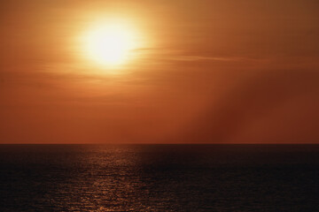 Naklejka premium A beautiful sunset over the sea