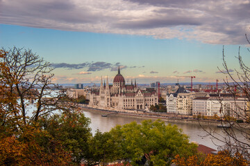 Fototapeta premium Cityscape of Budapest at Danube river 