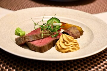 ジャングリア沖縄　牛もも肉のグリル　ステーキ　メインディッシュ　コース料理　ディナー