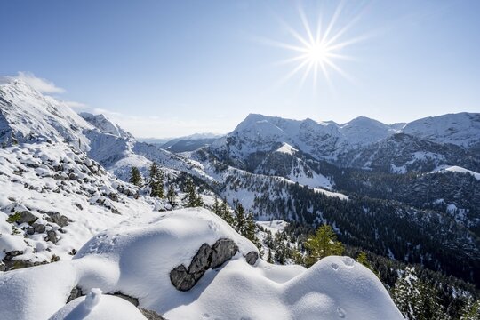 Snow-covered summit of the Jenner in autumn, view of mountain panorama with Hagengebirge, Sonnenstern National Park Berchtesgaden, Berchtesgaden Alps, Sch&ouml;nau am K&ouml;nigssee, Berchtesgadener Land, Bavaria, Germany