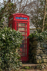 Obraz premium Red telephone box in the Lake District.